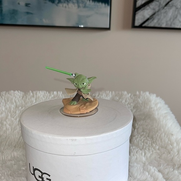 Disneys Star Wars Yoda action figure Only displayed unboxed not been played with - Picture 1 of 5